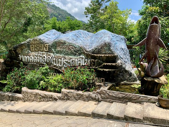 https://mdw-travel-data-us-east-1.s3.amazonaws.com/img/country/Cambodia/Kiriwong-Village/img_01.jpg