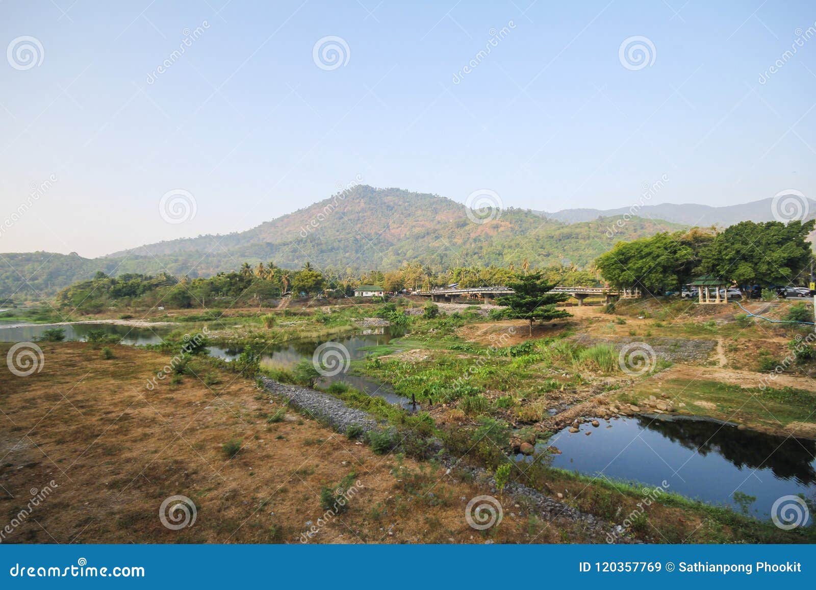 https://mdw-travel-data-us-east-1.s3.amazonaws.com/img/country/Cambodia/Kiriwong-Village/img_03.jpg