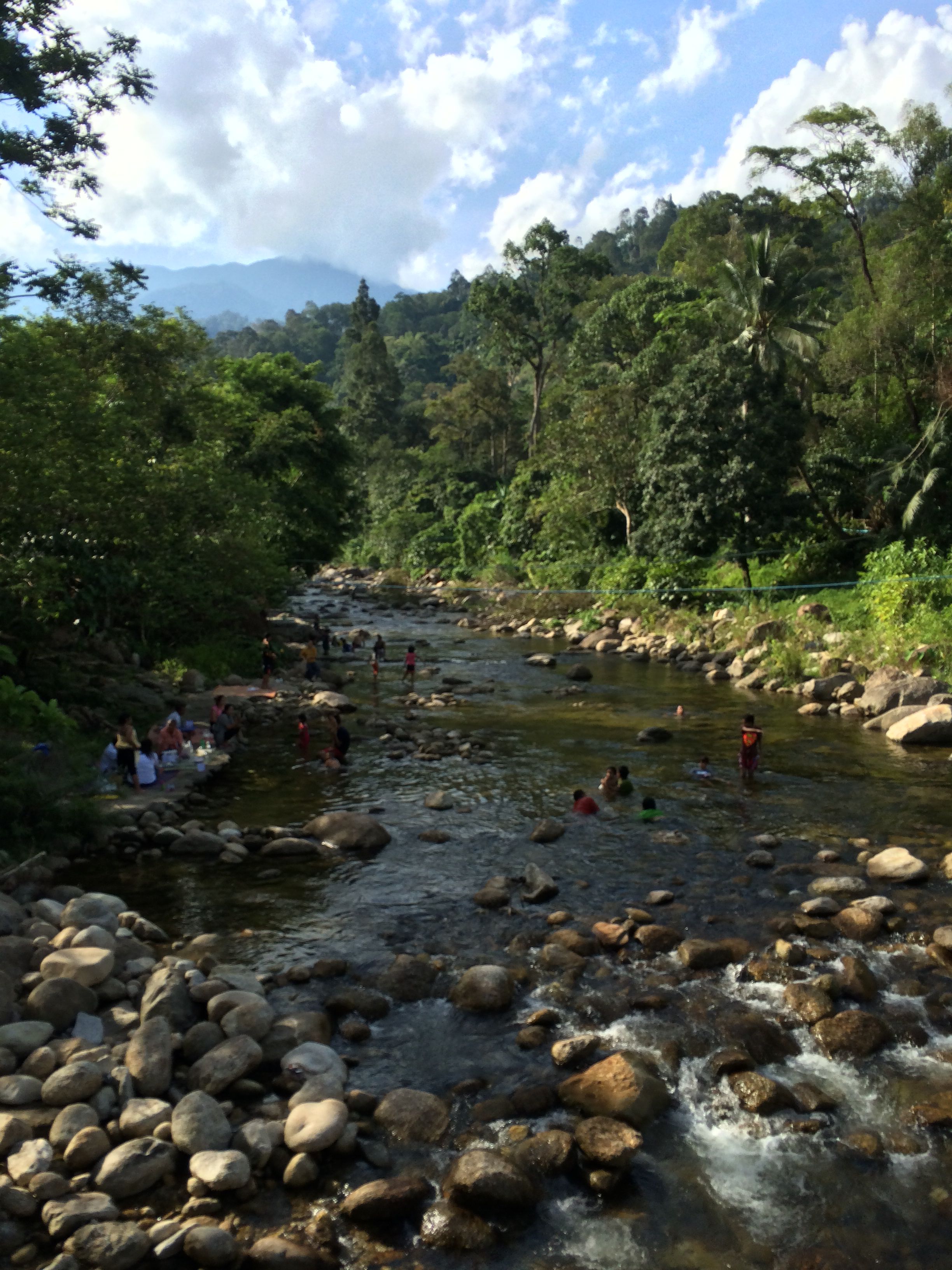 https://mdw-travel-data-us-east-1.s3.amazonaws.com/img/country/Cambodia/Kiriwong-Village/img_04.jpg