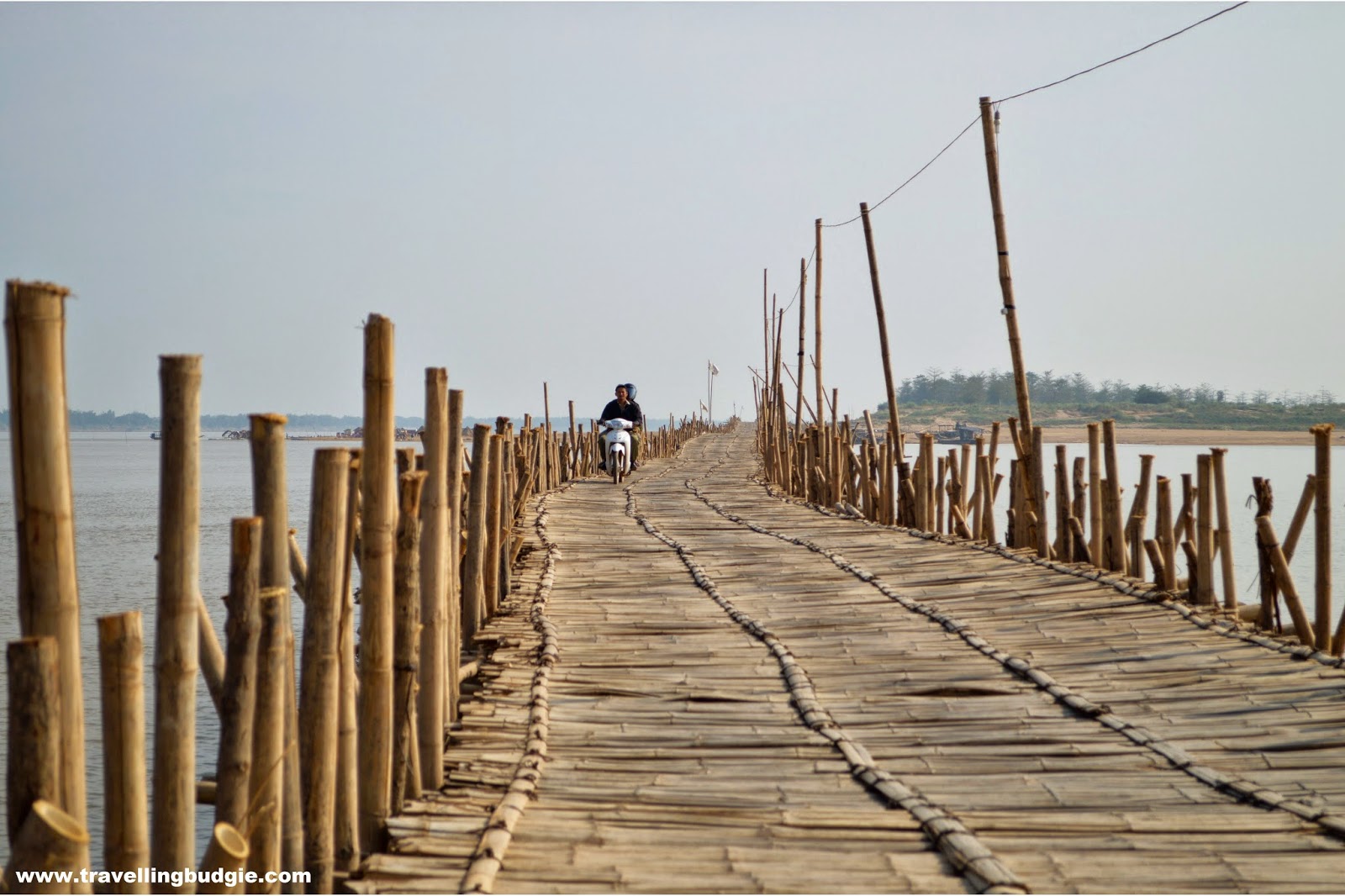 https://mdw-travel-data-us-east-1.s3.amazonaws.com/img/country/Cambodia/Koh-Paen-Bamboo-Bridge/img_03.jpg