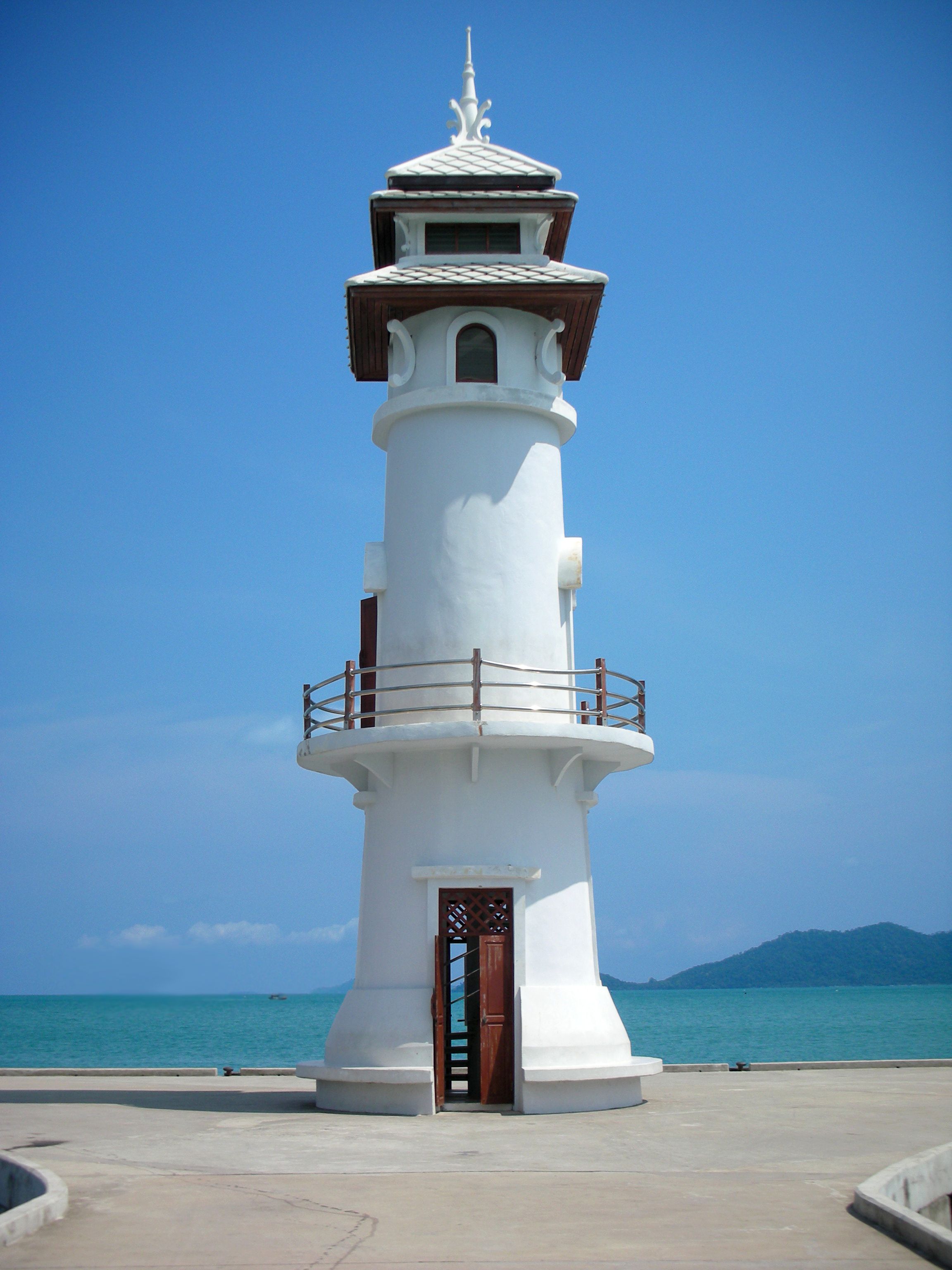 https://mdw-travel-data-us-east-1.s3.amazonaws.com/img/country/Cambodia/Koh-Rong-Light-House/img_03.jpg