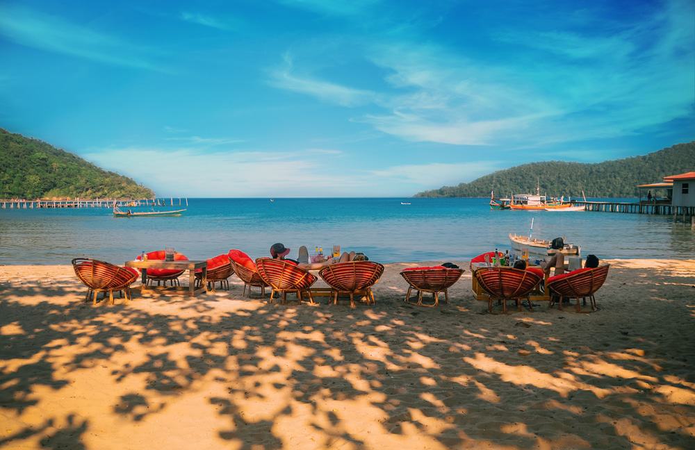 https://mdw-travel-data-us-east-1.s3.amazonaws.com/img/country/Cambodia/Koh-Rong-Samloem/img_02.jpg