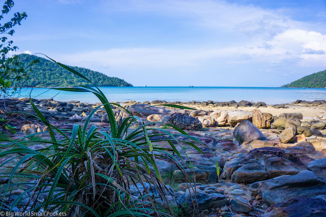 https://mdw-travel-data-us-east-1.s3.amazonaws.com/img/country/Cambodia/Koh-Rong-Sanloem/img_01.jpg