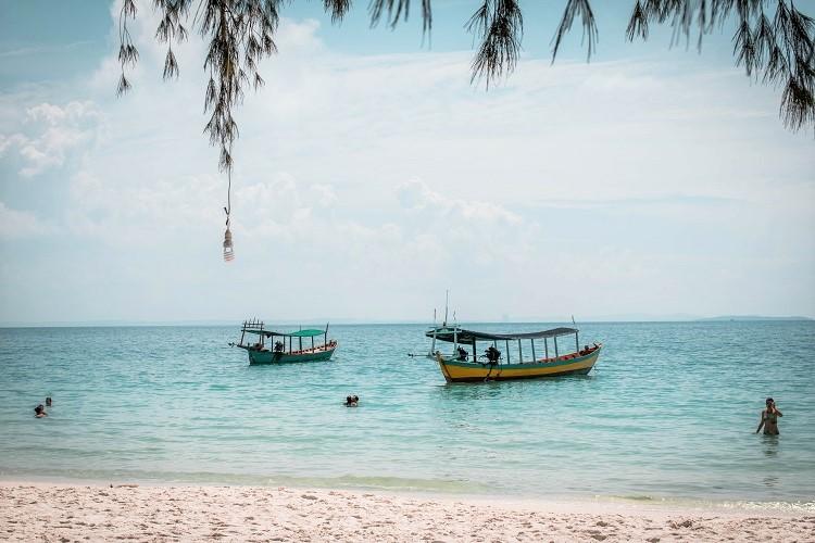 https://mdw-travel-data-us-east-1.s3.amazonaws.com/img/country/Cambodia/Koh-Toch-Beach/img_02.jpg