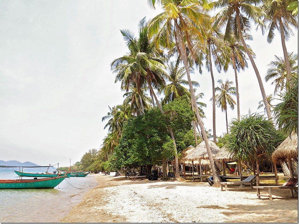 https://mdw-travel-data-us-east-1.s3.amazonaws.com/img/country/Cambodia/Koh-Tonsay-Beach/img_04.jpg