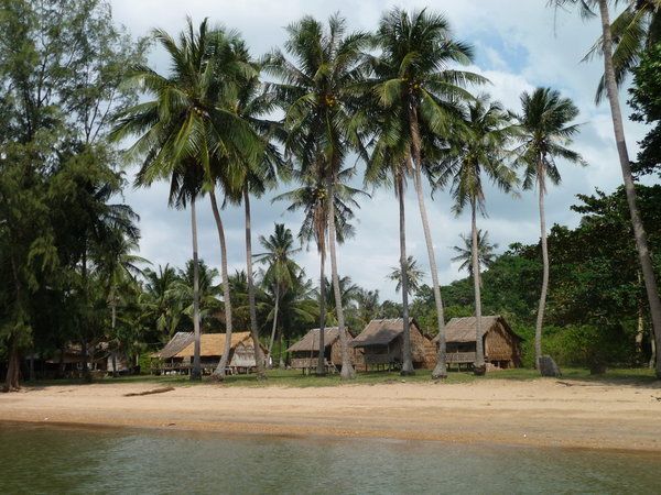 https://mdw-travel-data-us-east-1.s3.amazonaws.com/img/country/Cambodia/Koh-Tonsay-Beach/img_05.jpg
