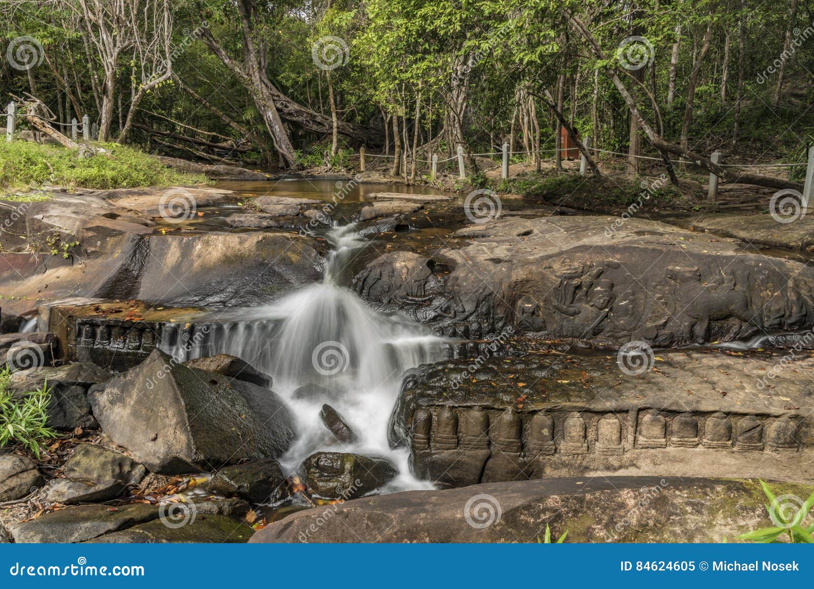 https://mdw-travel-data-us-east-1.s3.amazonaws.com/img/country/Cambodia/Lak-Pok-Bras-Waterfall/img_01.jpg