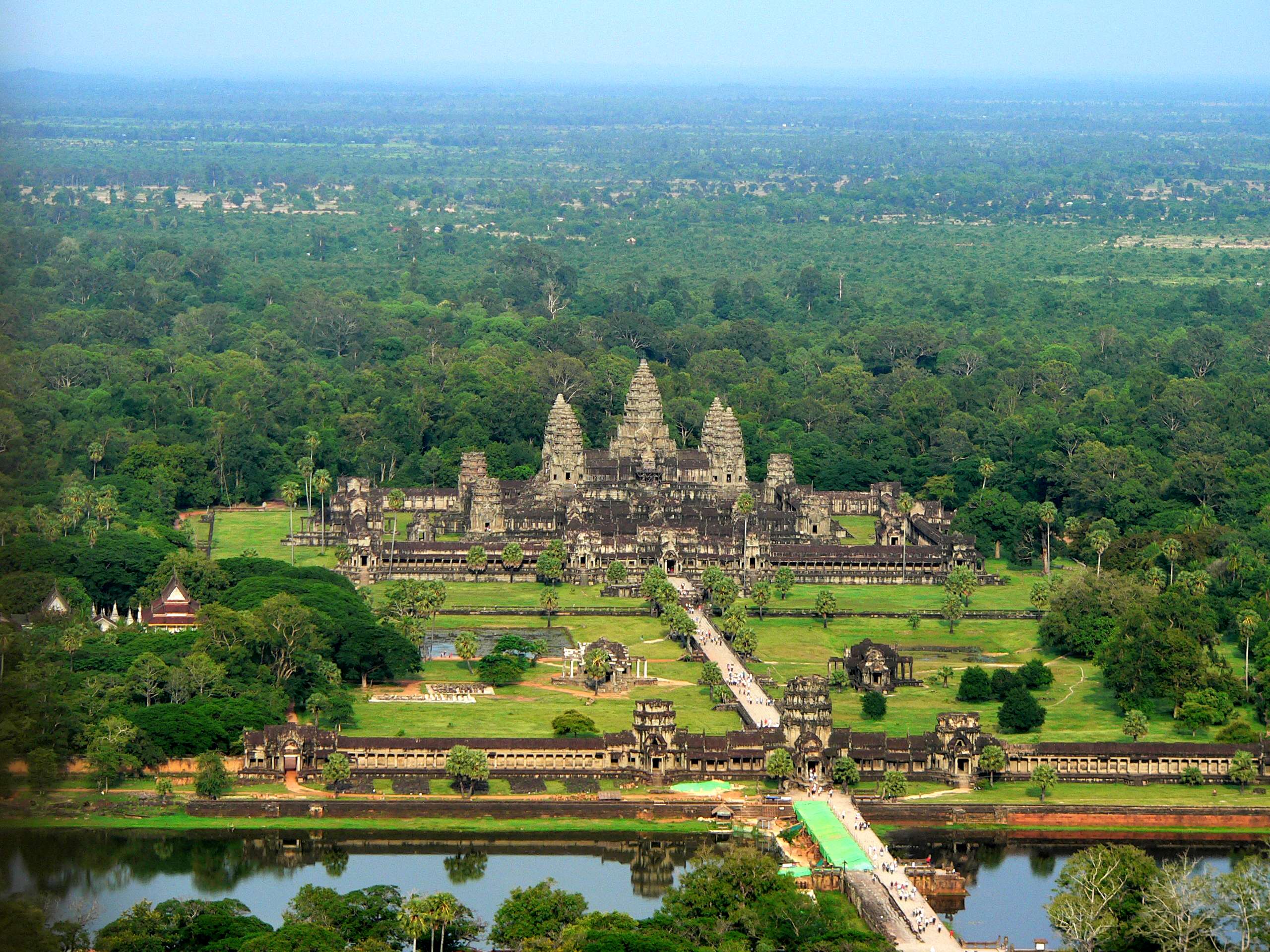 https://mdw-travel-data-us-east-1.s3.amazonaws.com/img/country/Cambodia/Led-Zephyr-Gallery-Cafe/img_03.jpg