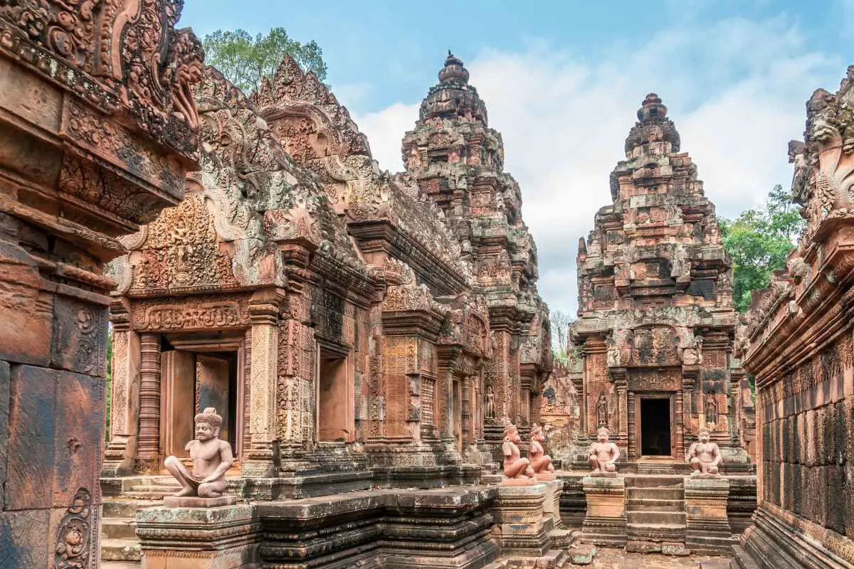 https://mdw-travel-data-us-east-1.s3.amazonaws.com/img/country/Cambodia/MPay-Bay-Dive-Center/img_01.jpg