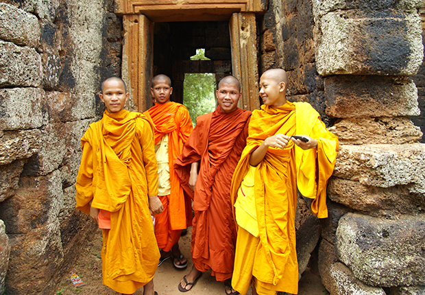 https://mdw-travel-data-us-east-1.s3.amazonaws.com/img/country/Cambodia/Monks-Path/img_01.jpg