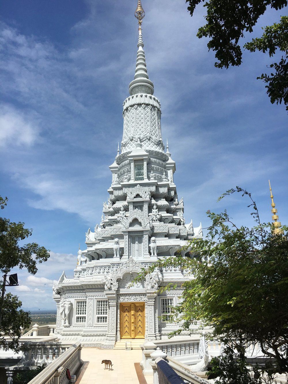 https://mdw-travel-data-us-east-1.s3.amazonaws.com/img/country/Cambodia/Mountain-Pagoda/img_01.jpg
