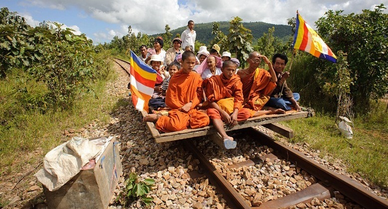 https://mdw-travel-data-us-east-1.s3.amazonaws.com/img/country/Cambodia/Ngayong-Bamboo-Train/img_02.jpg
