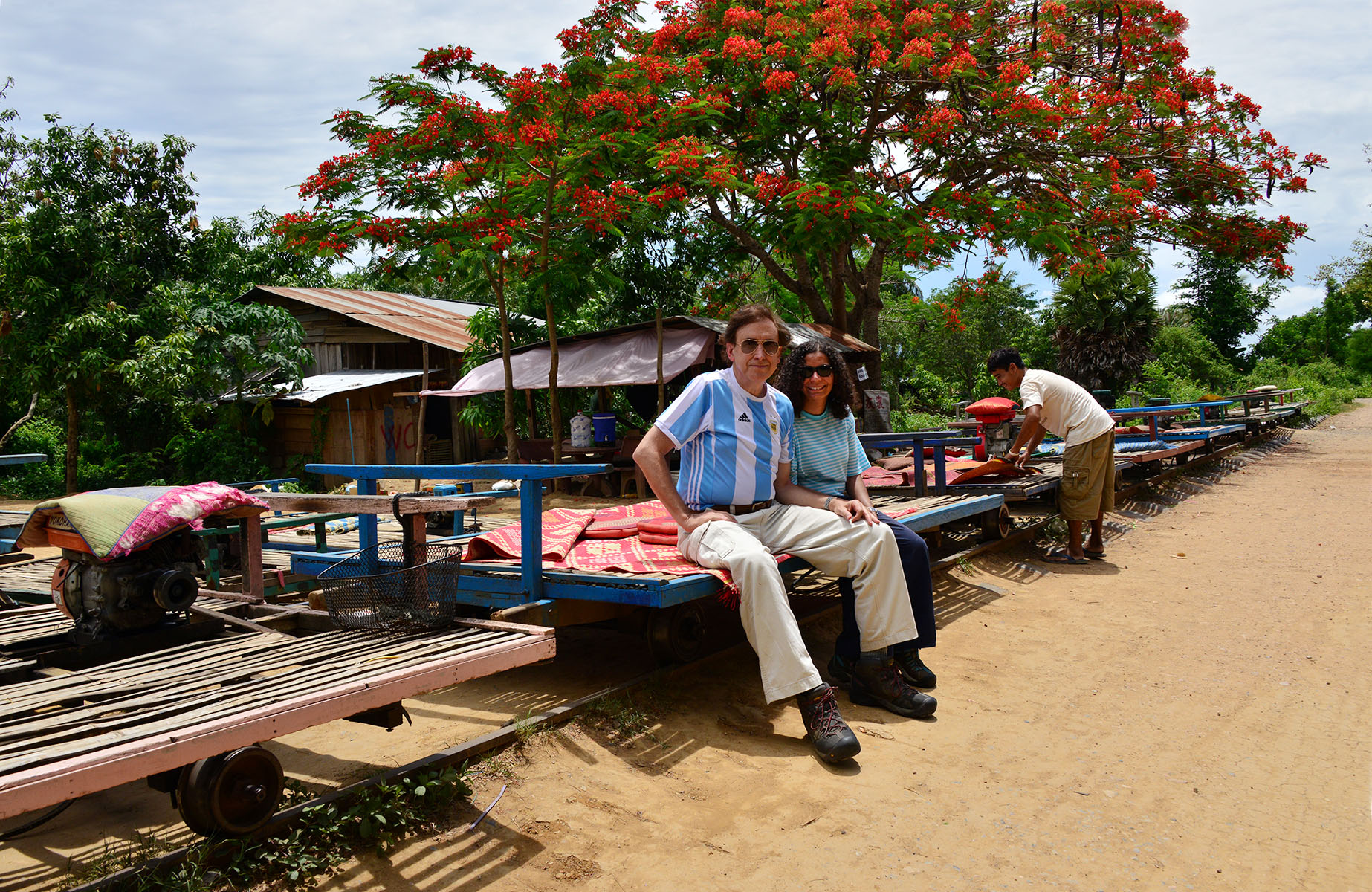 https://mdw-travel-data-us-east-1.s3.amazonaws.com/img/country/Cambodia/Ngayong-Bamboo-Train/img_05.jpg