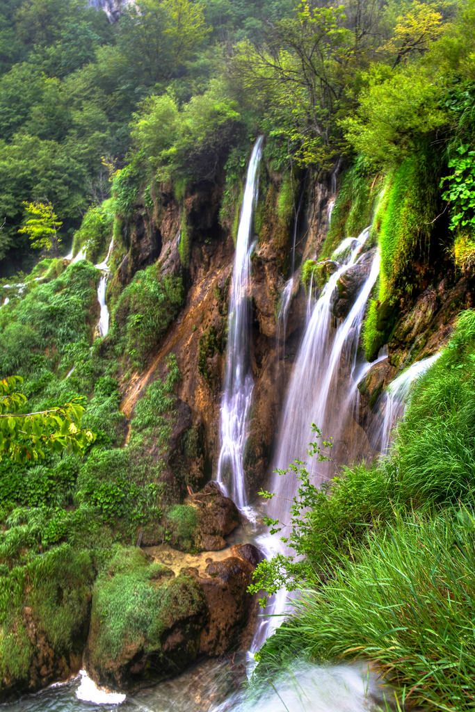 https://mdw-travel-data-us-east-1.s3.amazonaws.com/img/country/Cambodia/O-Ro-Waterfall/img_03.jpg