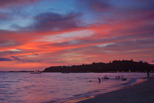 https://mdw-travel-data-us-east-1.s3.amazonaws.com/img/country/Cambodia/Occheuteal-Beach/img_01.jpg