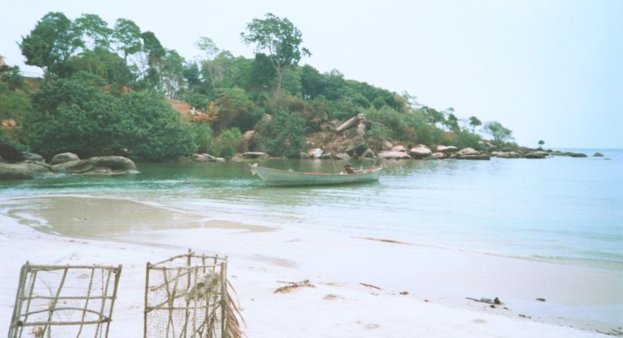 https://mdw-travel-data-us-east-1.s3.amazonaws.com/img/country/Cambodia/Occheuteal-Beach/img_02.jpg