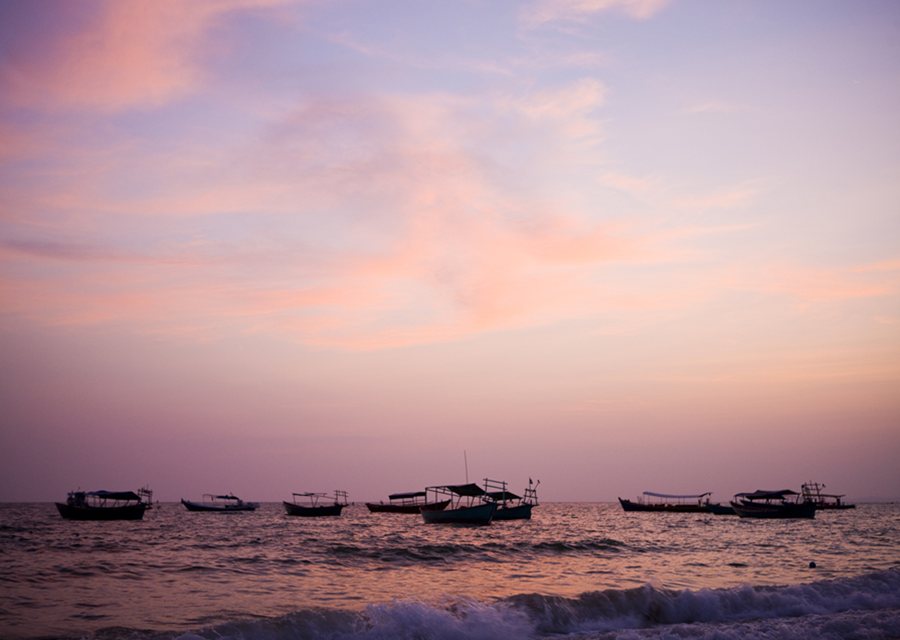 https://mdw-travel-data-us-east-1.s3.amazonaws.com/img/country/Cambodia/Occheuteal-Beach/img_03.jpg