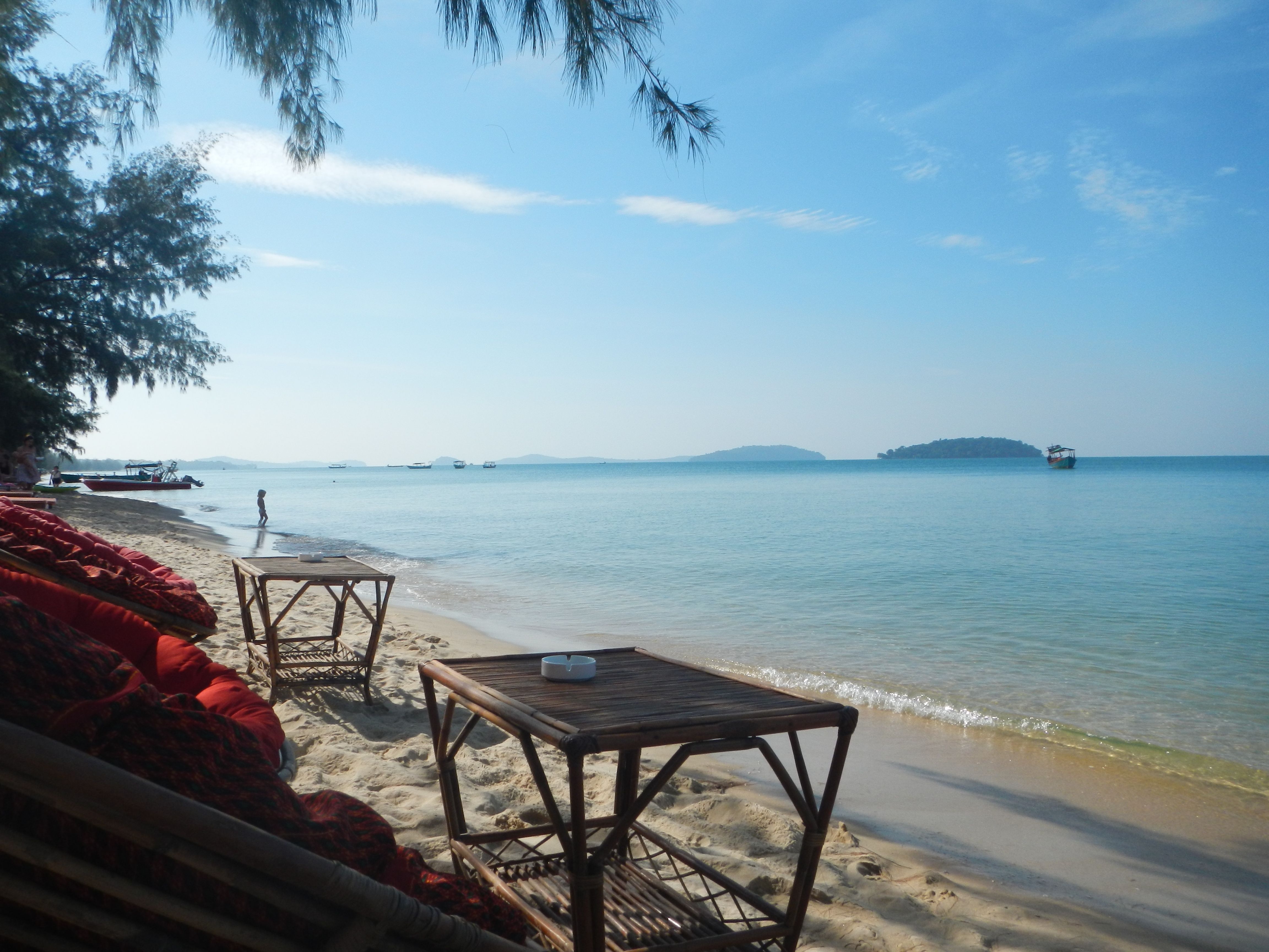 https://mdw-travel-data-us-east-1.s3.amazonaws.com/img/country/Cambodia/Otres-Beach/img_02.jpg