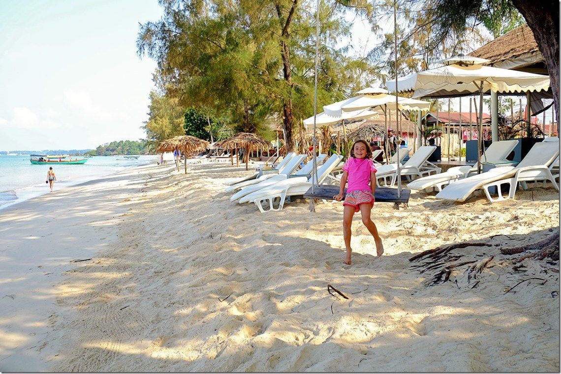 https://mdw-travel-data-us-east-1.s3.amazonaws.com/img/country/Cambodia/Otres-Beach/img_05.jpg