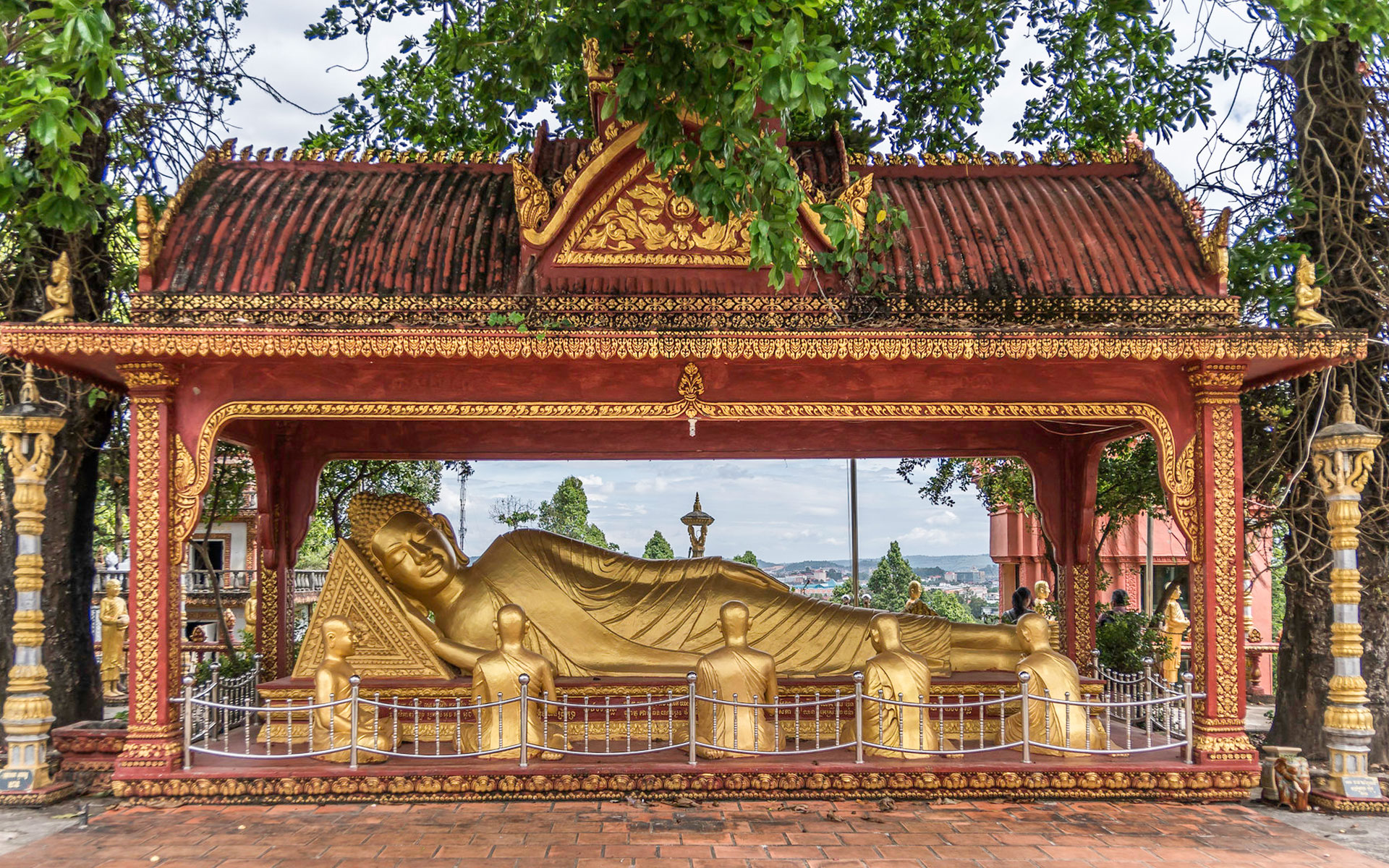 https://mdw-travel-data-us-east-1.s3.amazonaws.com/img/country/Cambodia/Pagoda-Leu/img_02.jpg