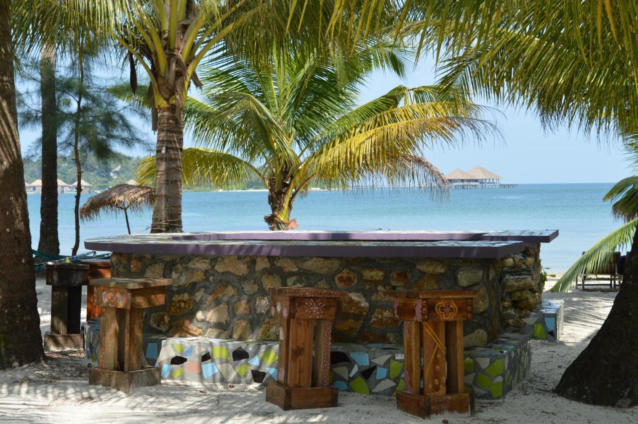 https://mdw-travel-data-us-east-1.s3.amazonaws.com/img/country/Cambodia/Palm-Beach-Bungalow/img_03.jpg