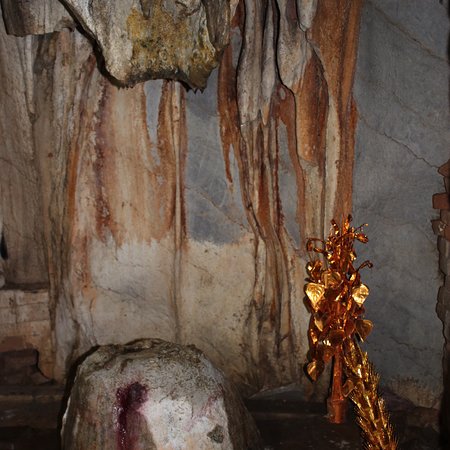 https://mdw-travel-data-us-east-1.s3.amazonaws.com/img/country/Cambodia/Phnom-Chhngok-Cave-Temple/img_01.jpg