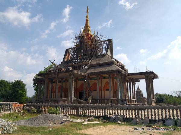 https://mdw-travel-data-us-east-1.s3.amazonaws.com/img/country/Cambodia/Phnom-Kampong-Trach/img_02.jpg