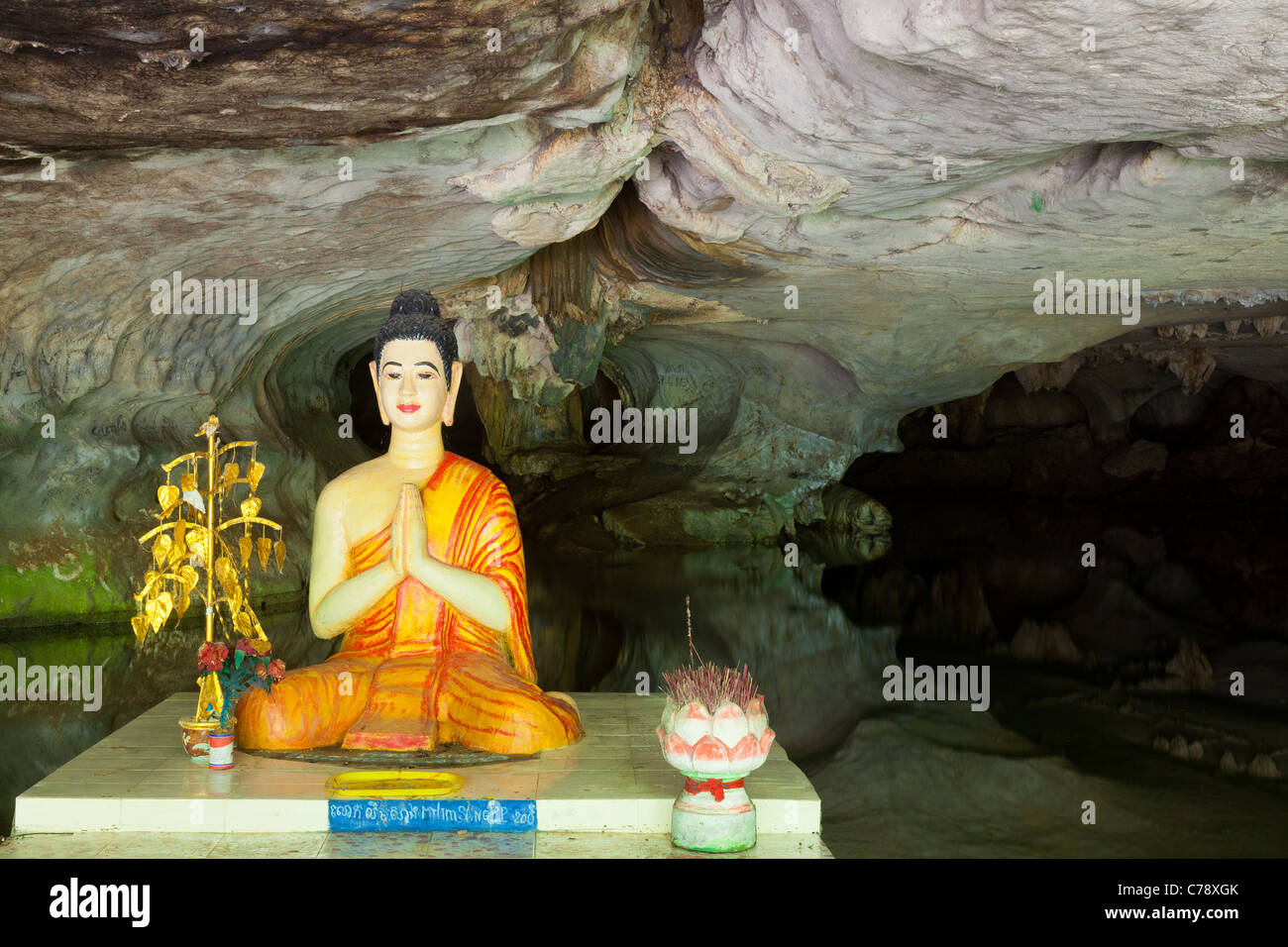 https://mdw-travel-data-us-east-1.s3.amazonaws.com/img/country/Cambodia/Phnom-Kampong-Trach/img_03.jpg