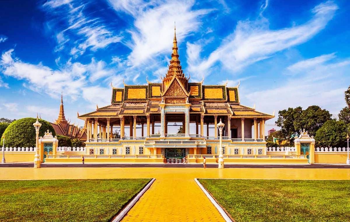 https://mdw-travel-data-us-east-1.s3.amazonaws.com/img/country/Cambodia/Phnom-Kampong-Trach/img_04.jpg