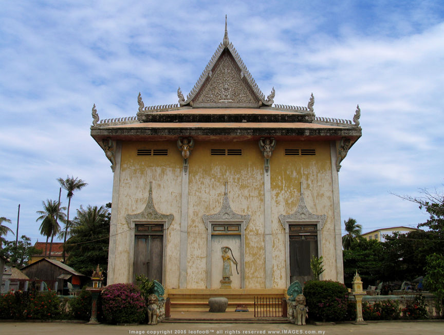 https://mdw-travel-data-us-east-1.s3.amazonaws.com/img/country/Cambodia/Phnom-Ke-Temple/img_03.jpg