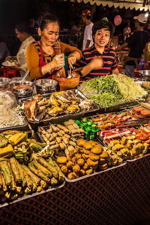 https://mdw-travel-data-us-east-1.s3.amazonaws.com/img/country/Cambodia/Phnom-Penh-Night-Market/img_03.jpg