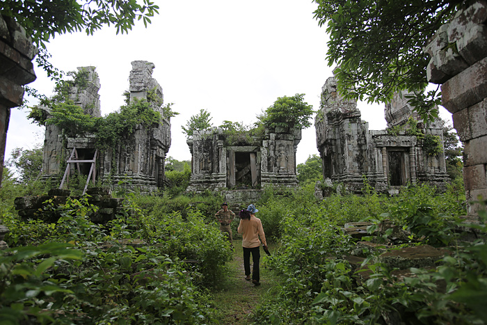 https://mdw-travel-data-us-east-1.s3.amazonaws.com/img/country/Cambodia/Phnom-Sam-Bok-District-School/img_02.jpg