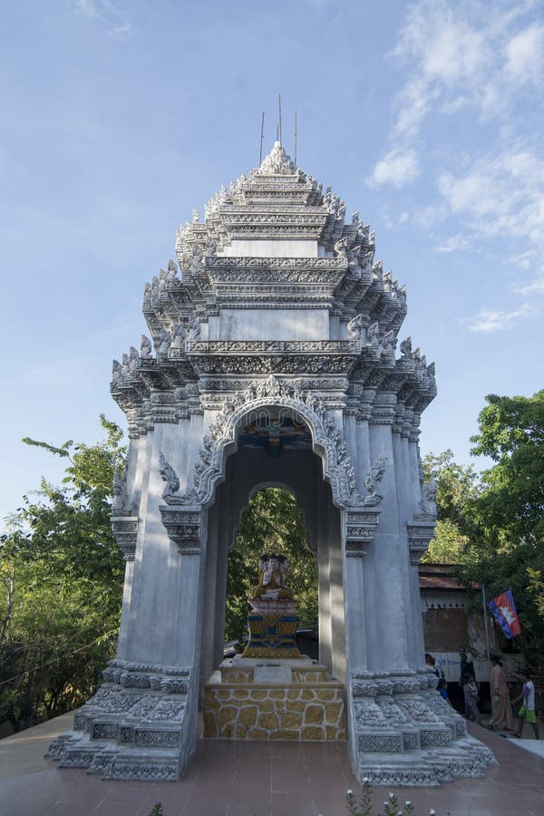 https://mdw-travel-data-us-east-1.s3.amazonaws.com/img/country/Cambodia/Phnom-Sampeau/img_03.jpg