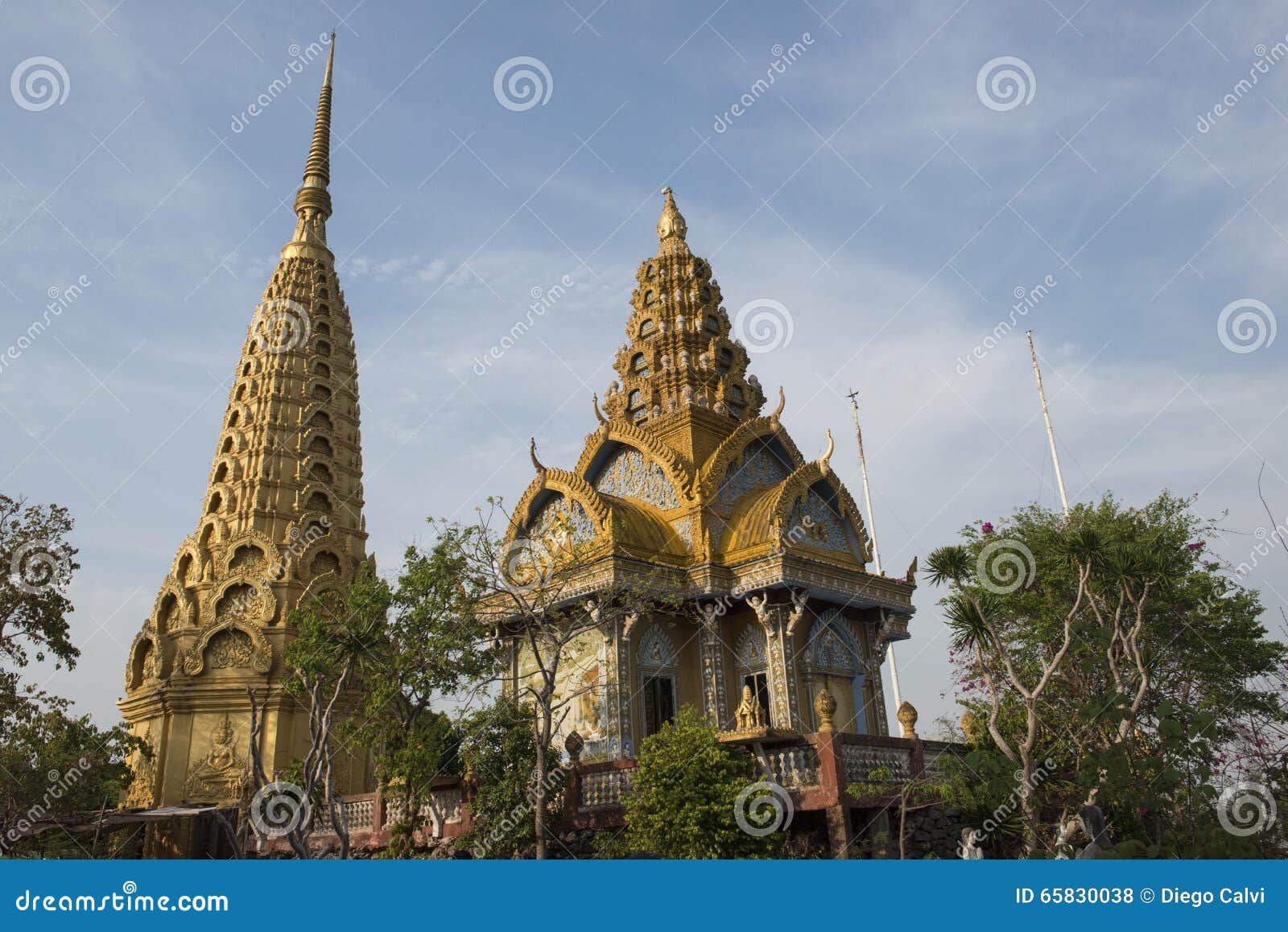 https://mdw-travel-data-us-east-1.s3.amazonaws.com/img/country/Cambodia/Phnom-Sampeau/img_05.jpg