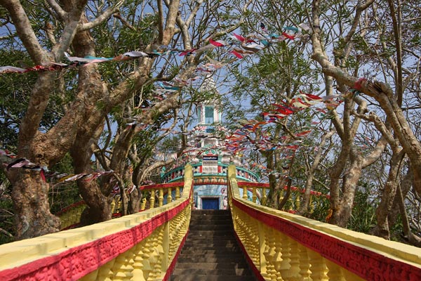 https://mdw-travel-data-us-east-1.s3.amazonaws.com/img/country/Cambodia/Phnom-Sorsia/img_01.jpg