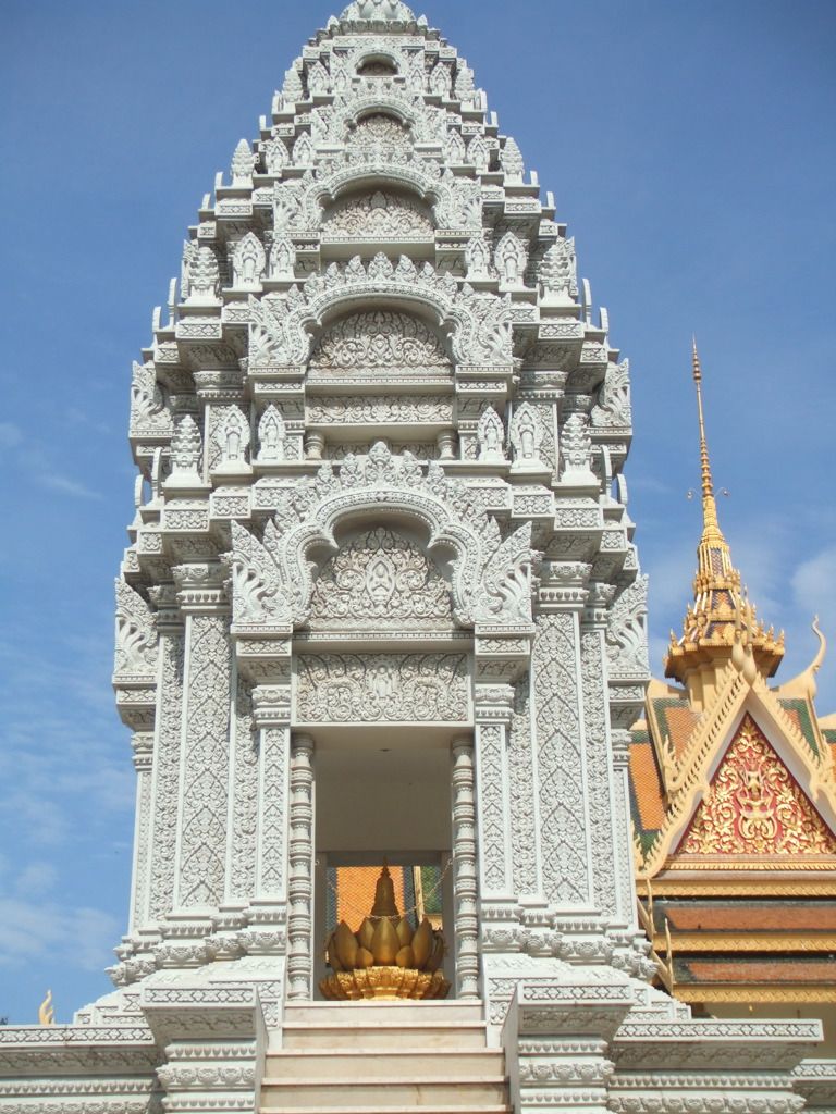 https://mdw-travel-data-us-east-1.s3.amazonaws.com/img/country/Cambodia/Phnom-Taoh/img_01.jpg