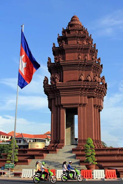 https://mdw-travel-data-us-east-1.s3.amazonaws.com/img/country/Cambodia/Phnom-Taoh/img_04.jpg