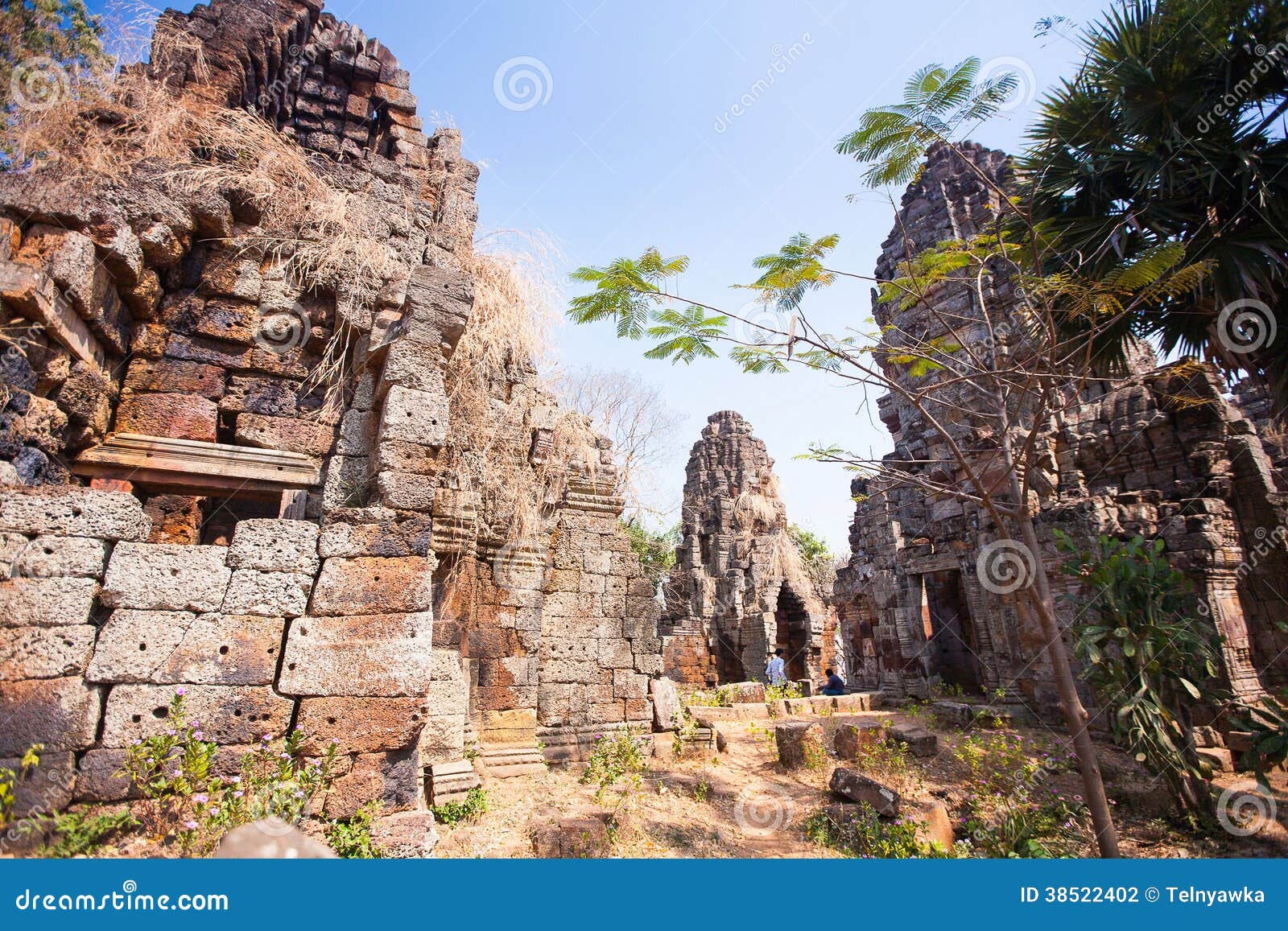 https://mdw-travel-data-us-east-1.s3.amazonaws.com/img/country/Cambodia/Prasat-Bakan/img_00.jpg