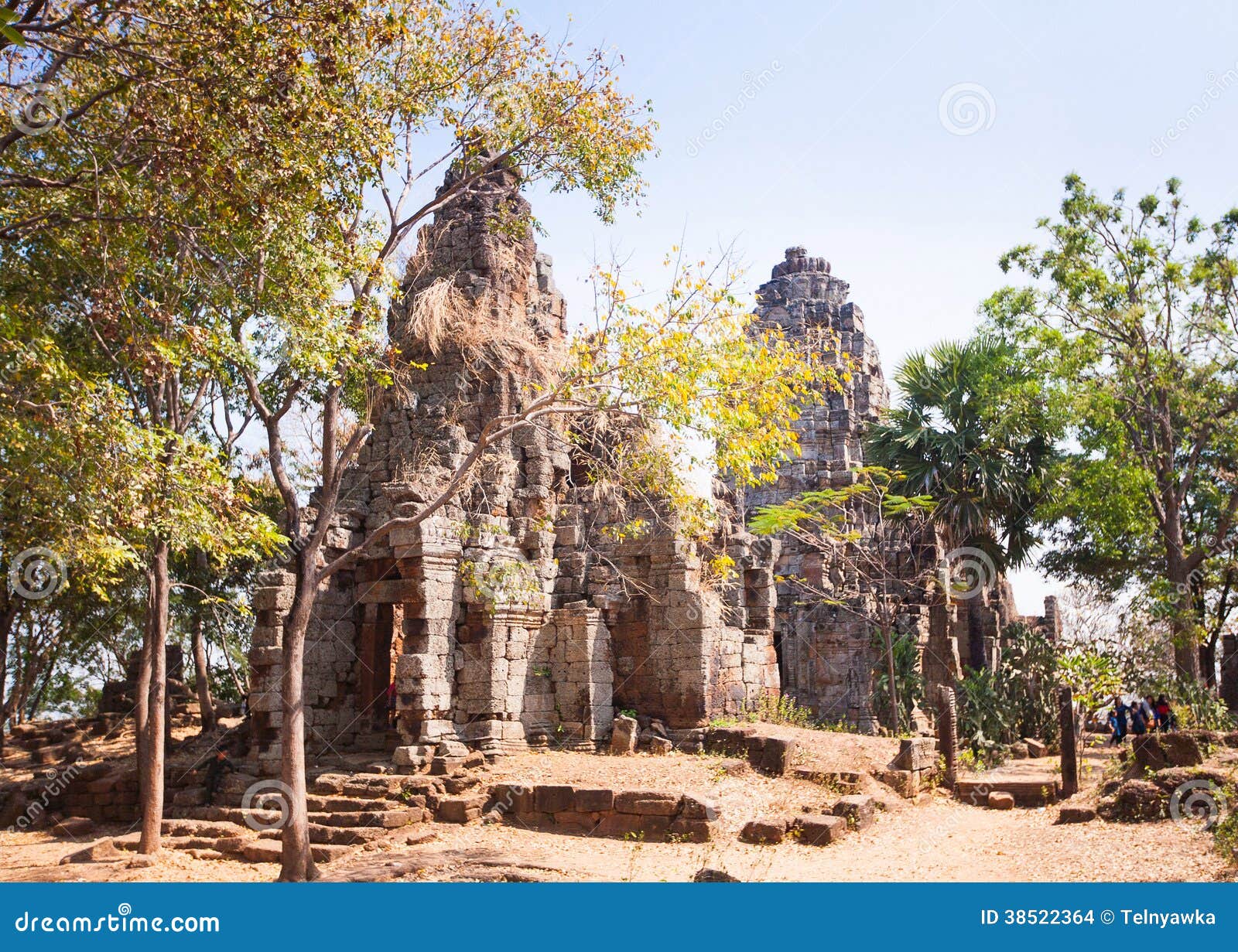 https://mdw-travel-data-us-east-1.s3.amazonaws.com/img/country/Cambodia/Prasat-Banan-Temple/img_03.jpg