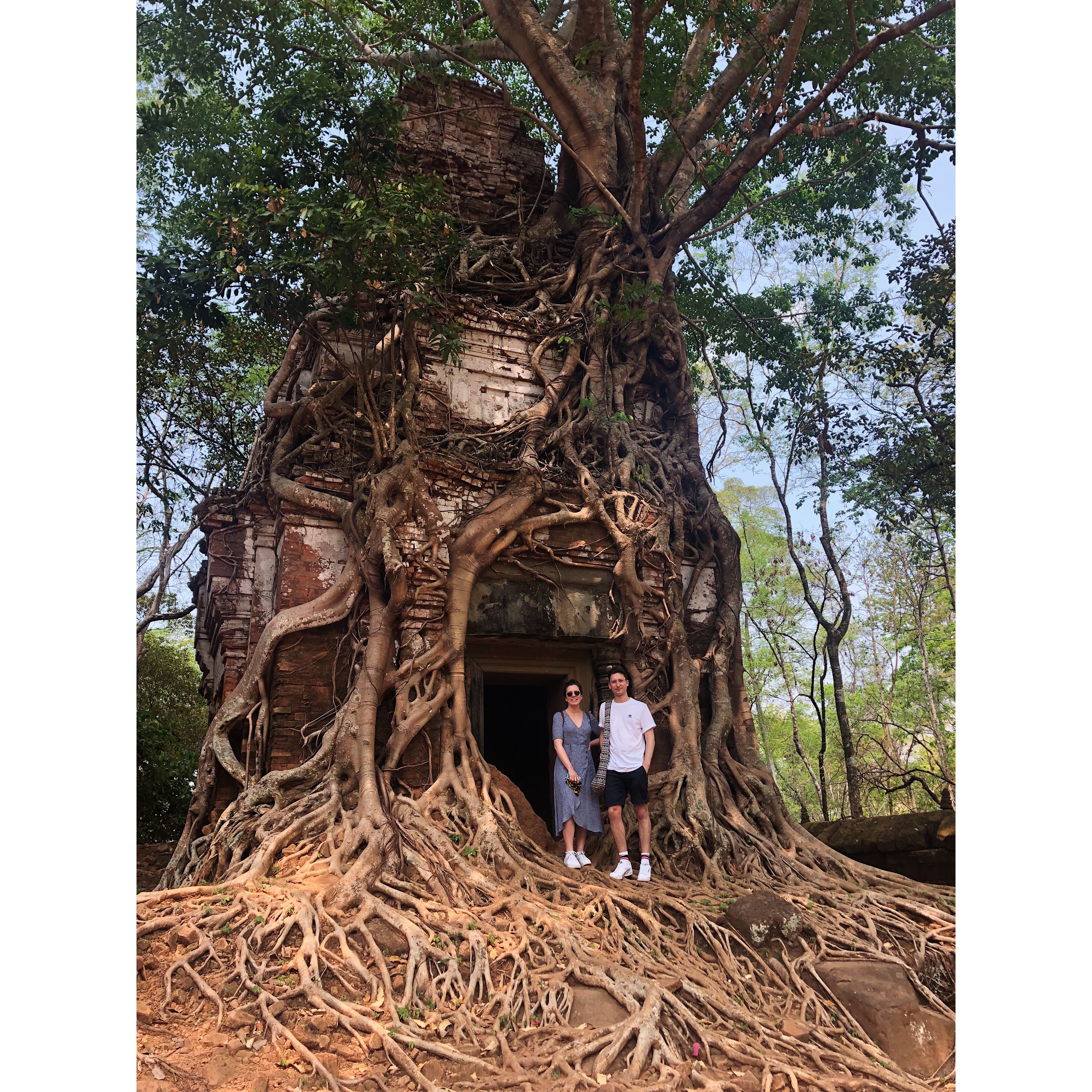 https://mdw-travel-data-us-east-1.s3.amazonaws.com/img/country/Cambodia/Prasat-Bram/img_03.jpg