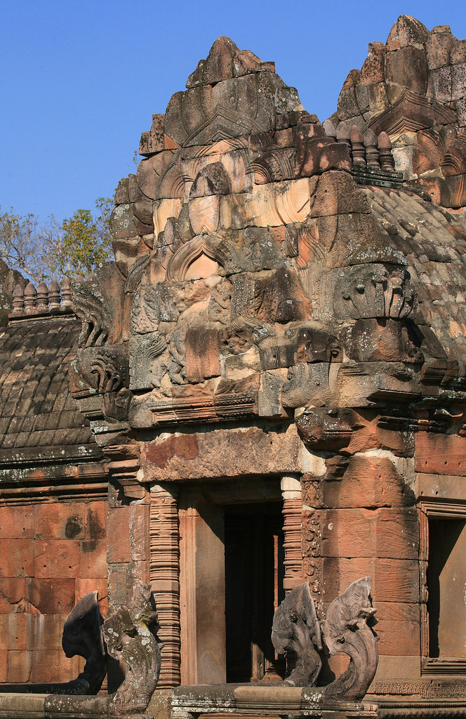 https://mdw-travel-data-us-east-1.s3.amazonaws.com/img/country/Cambodia/Prasat-Khnong-Rung/img_02.jpg