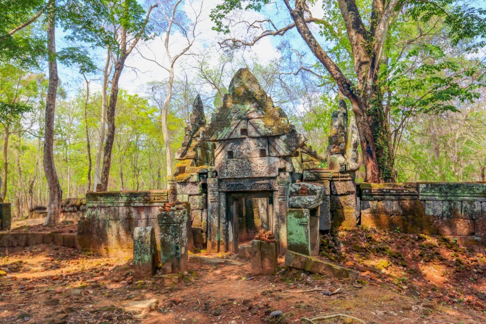 https://mdw-travel-data-us-east-1.s3.amazonaws.com/img/country/Cambodia/Prasat-Krachap/img_02.jpg