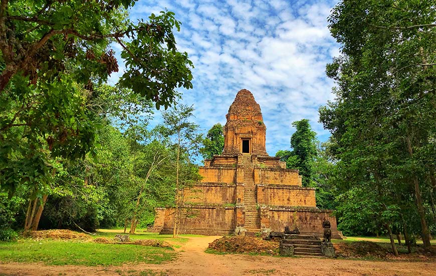 https://mdw-travel-data-us-east-1.s3.amazonaws.com/img/country/Cambodia/Prasat-Krachap/img_03.jpg