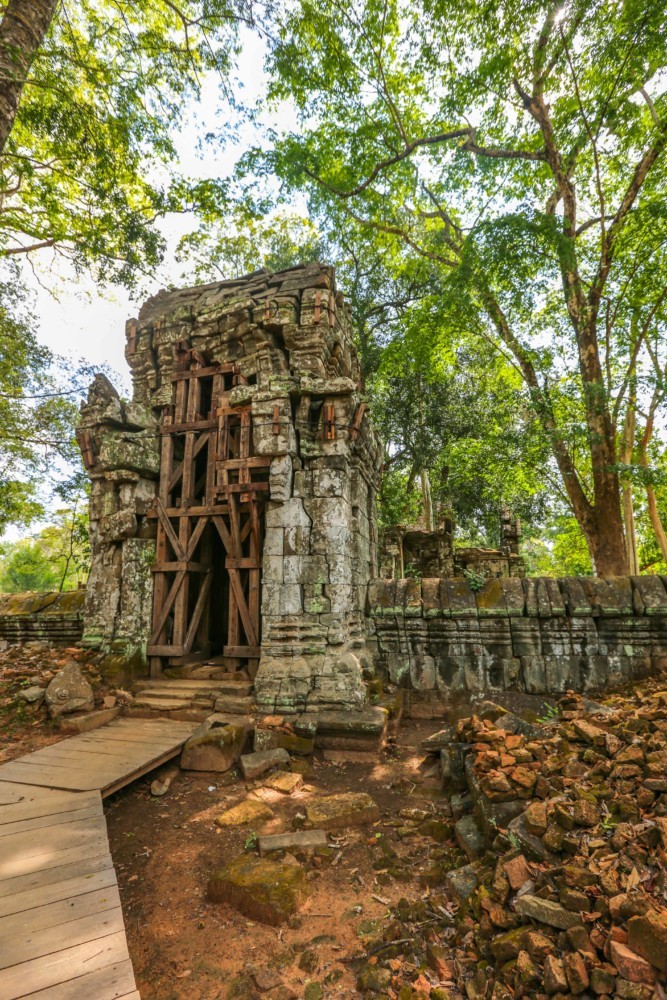 https://mdw-travel-data-us-east-1.s3.amazonaws.com/img/country/Cambodia/Prasat-Krahom/img_01.jpg