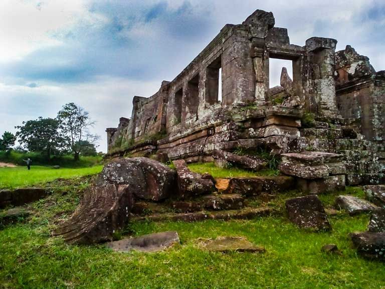https://mdw-travel-data-us-east-1.s3.amazonaws.com/img/country/Cambodia/Prasat-Phom-Pey/img_02.jpg