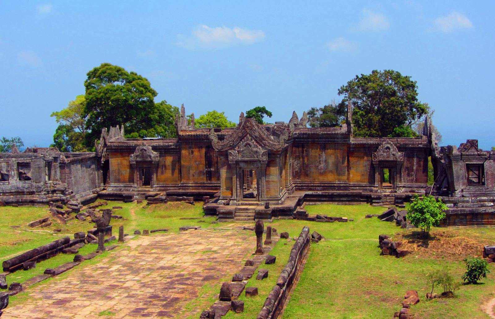 https://mdw-travel-data-us-east-1.s3.amazonaws.com/img/country/Cambodia/Prasat-Preah-Vihear-Preah-Vihear-Temple/img_00.jpg