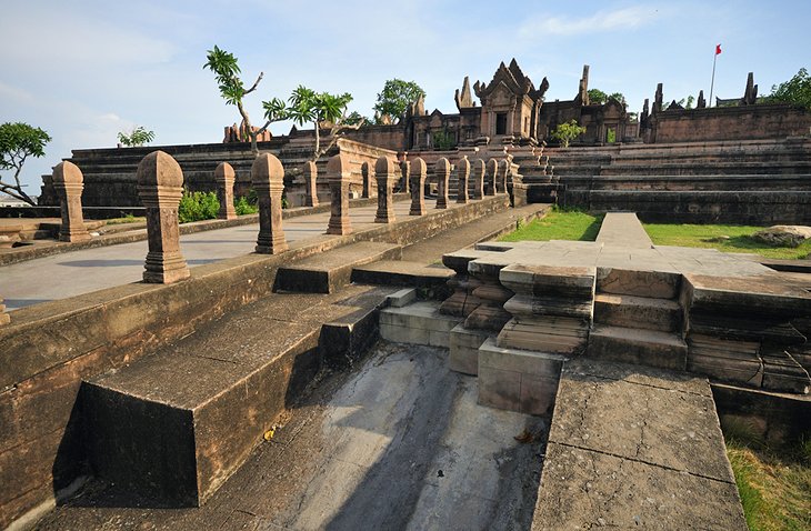 https://mdw-travel-data-us-east-1.s3.amazonaws.com/img/country/Cambodia/Prasat-Preah-Vihear/img_03.jpg