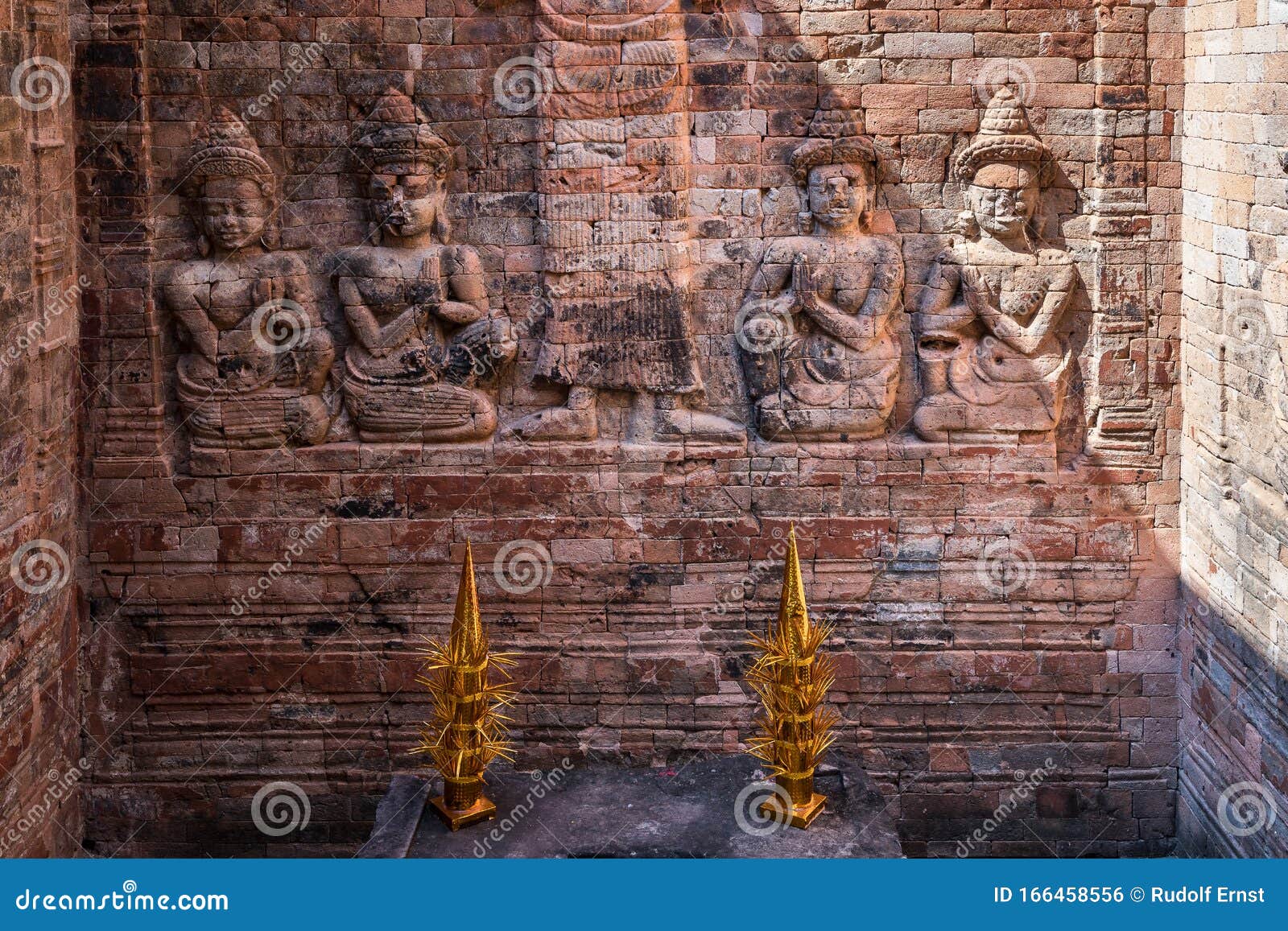 https://mdw-travel-data-us-east-1.s3.amazonaws.com/img/country/Cambodia/Prasat-Snung-Temple/img_04.jpg