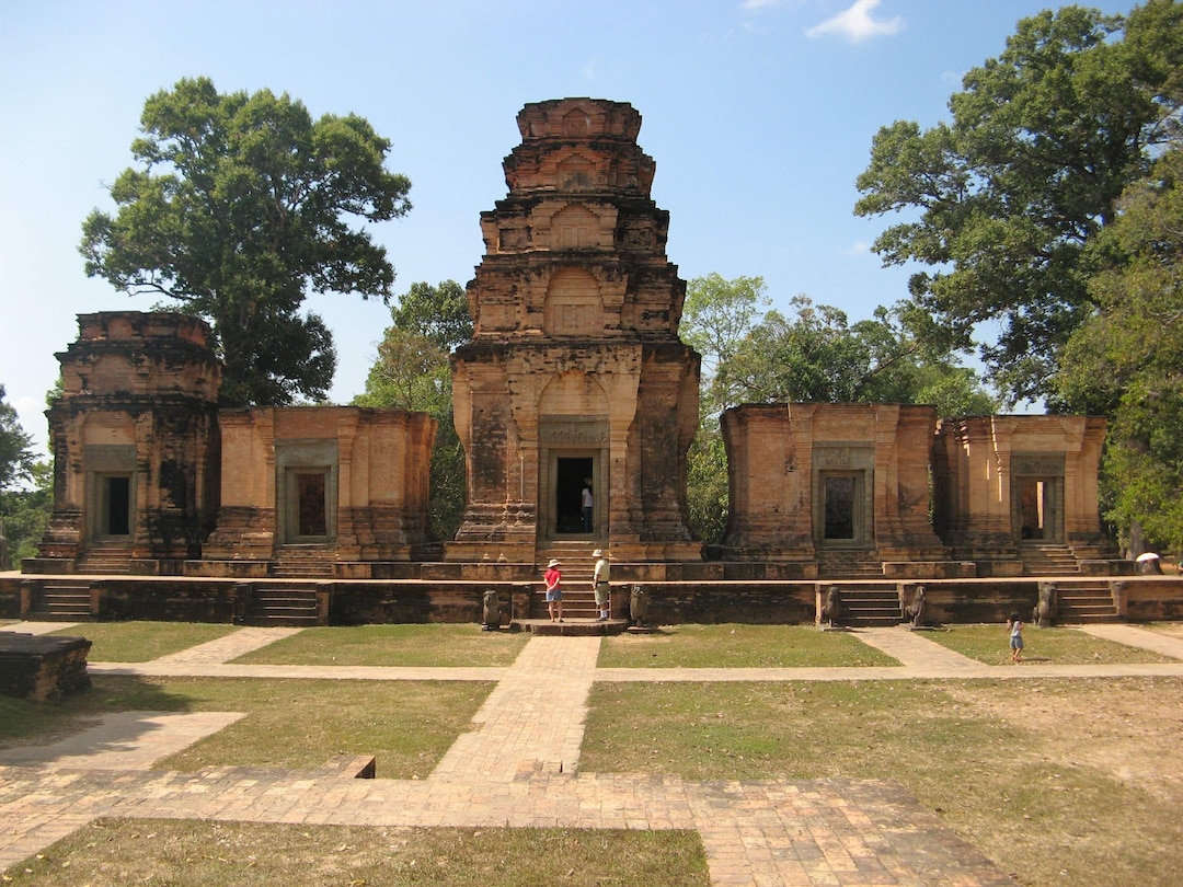 https://mdw-travel-data-us-east-1.s3.amazonaws.com/img/country/Cambodia/Prasat-Ta-Siha/img_02.jpg
