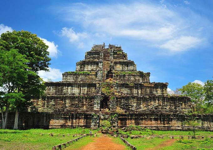 https://mdw-travel-data-us-east-1.s3.amazonaws.com/img/country/Cambodia/Prasat-Ta-Siha/img_03.jpg